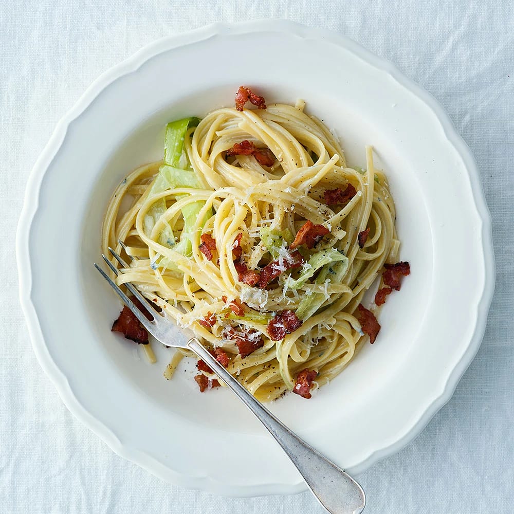 Ädelostpasta med purjolök och bacon
