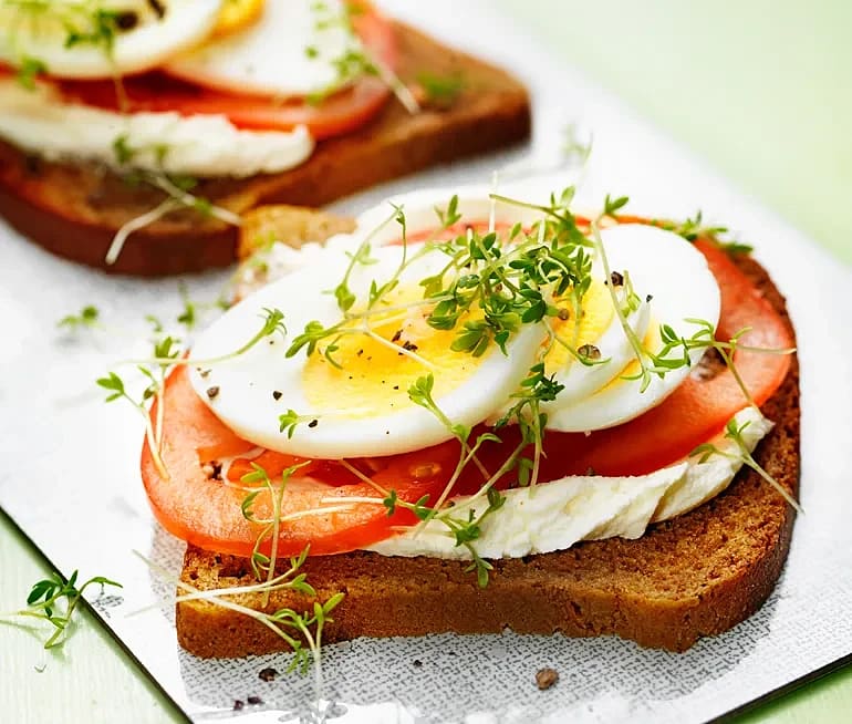 Ägg- och tomatmacka