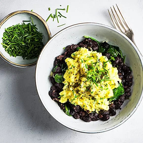 Äggbowl med crème fraiche och gräslök