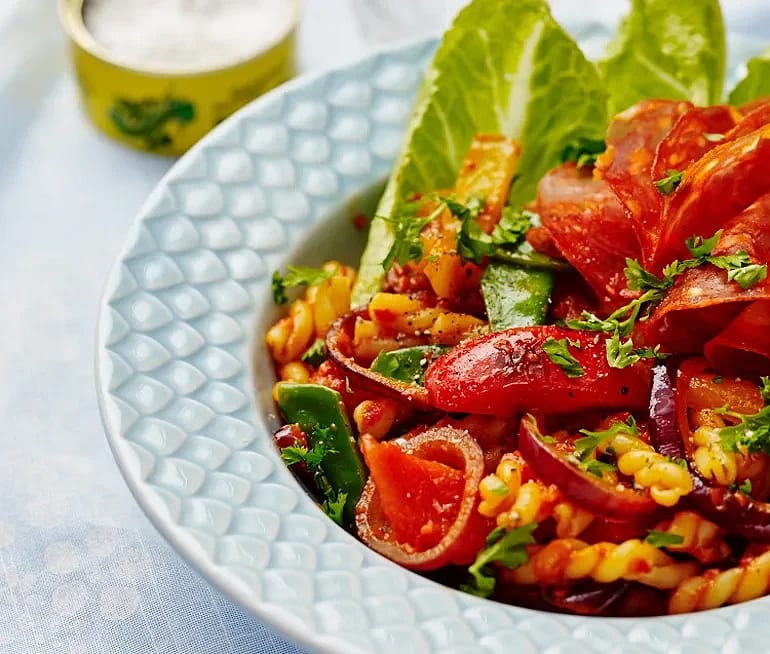 Ajvarpasta med chorizo och persilja
