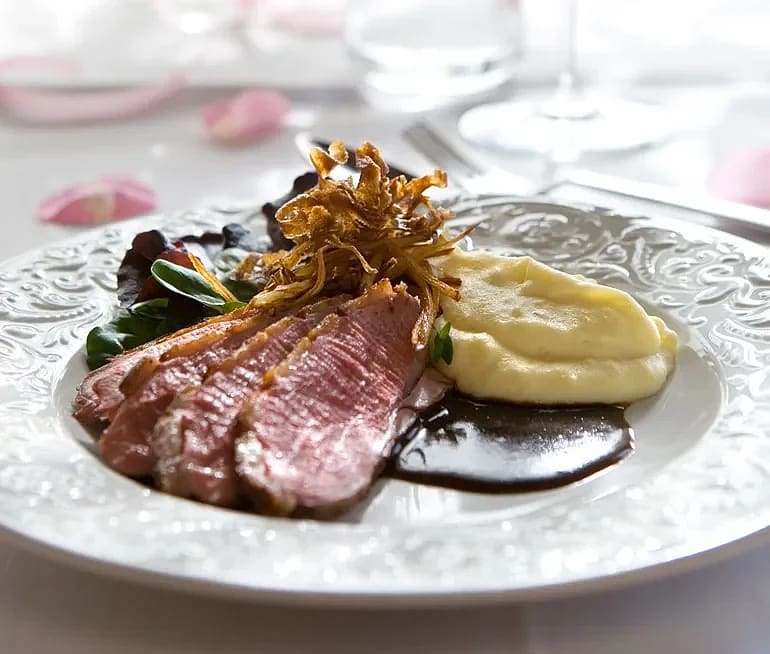 Anka med blomkål- och potatispuré