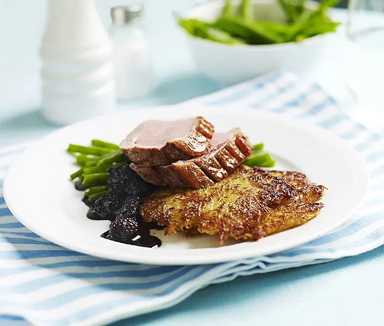 Ankbröst med potatiskaka och björnbärsås