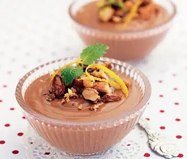 Apelsinchokladmousse med nötter