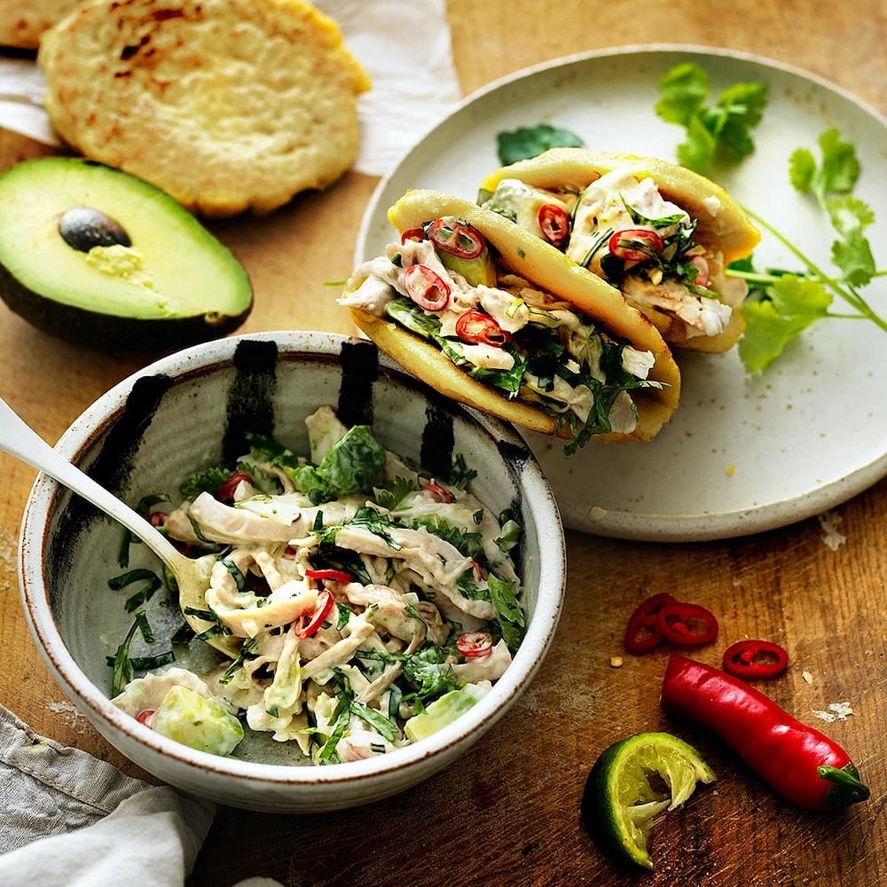 Arepas med kyckling och avokado