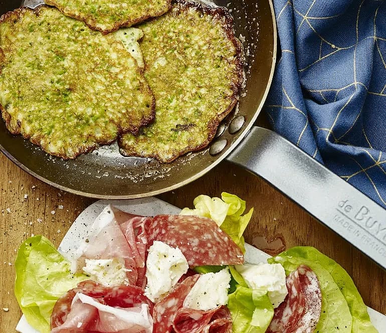 Ärt- och basilikaplättar med mozzarella