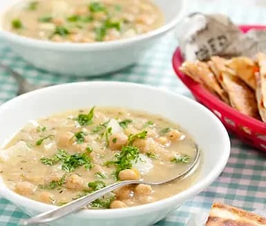 Ärtig soppa med skink- och paprikatortilla