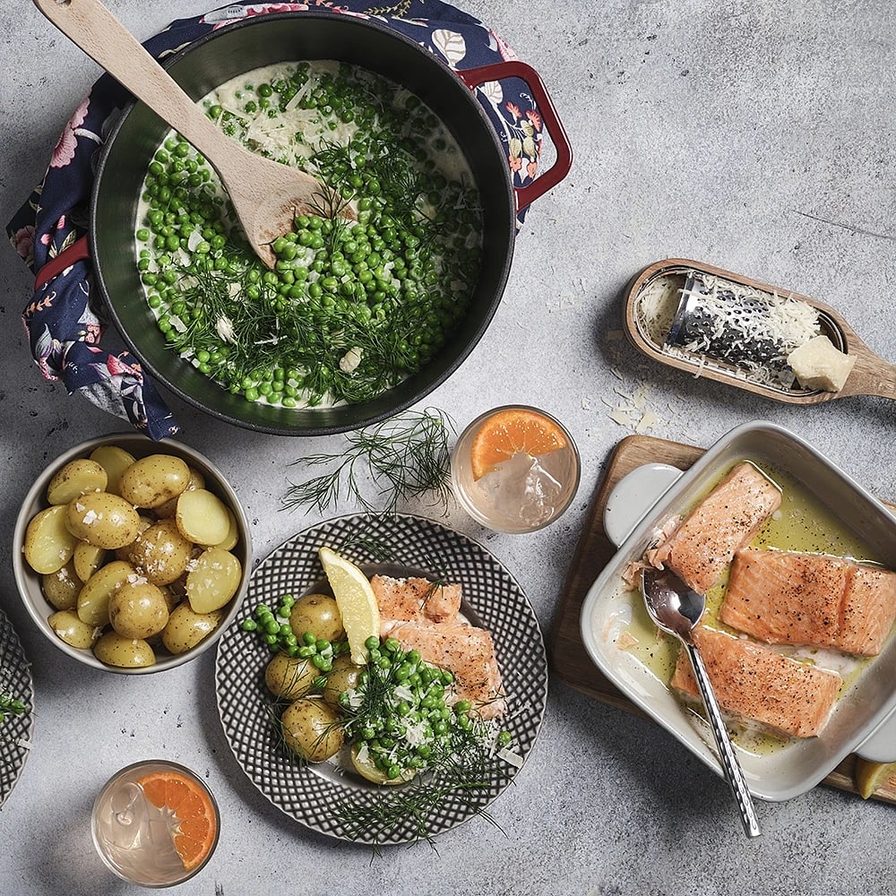 Ärtor med parmesanost och ugnsbakad lax