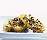 Bacon- och getostgratinerad potatis