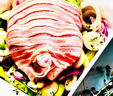 Baconstekt kyckling med lök, timjan och honung