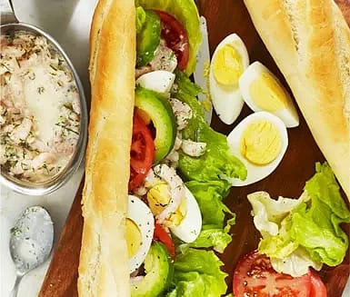 Baguette med räkröra och avokado
