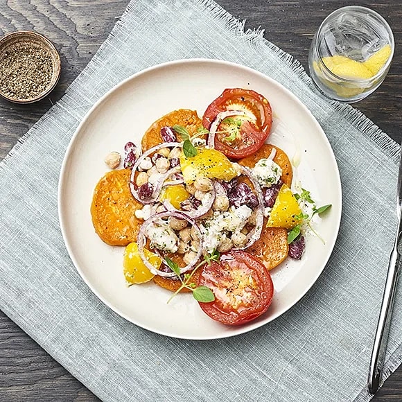 Bakad sötpotatis i ugn med grekisk sallad