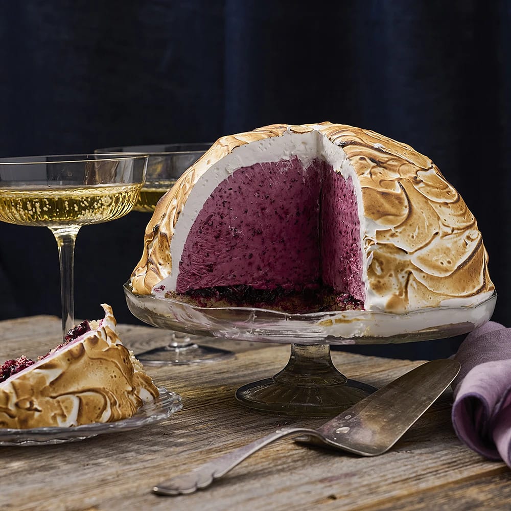 Baked alaska med svarta vinbär