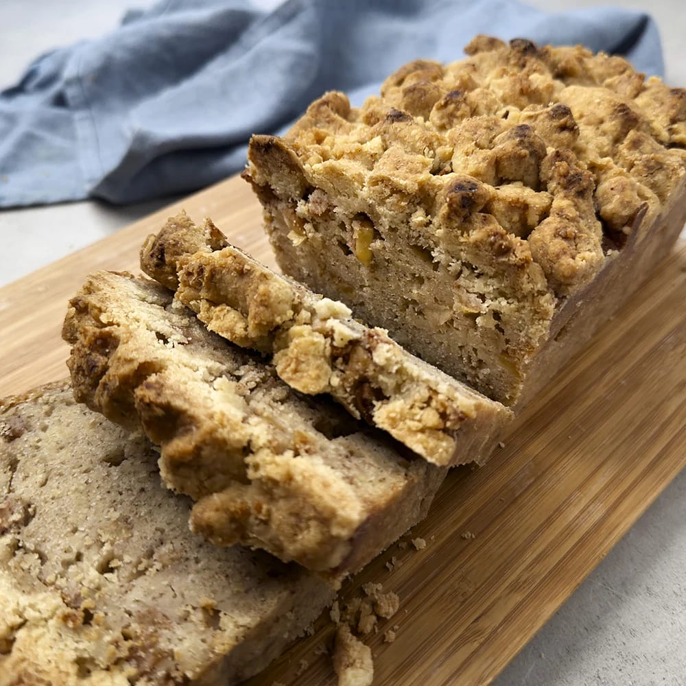 Banan- och äppelkaka med smultopping