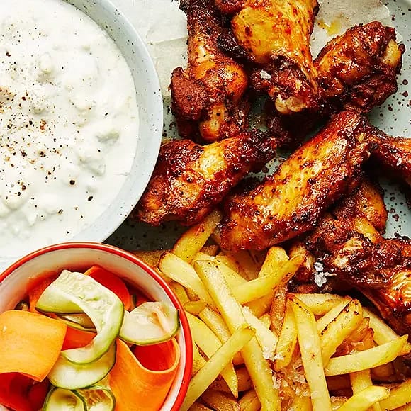 BBQ-wings med ädelostdipp