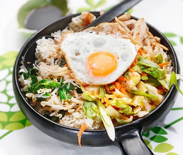 Bi Bim Bap med kimchi och kyckling