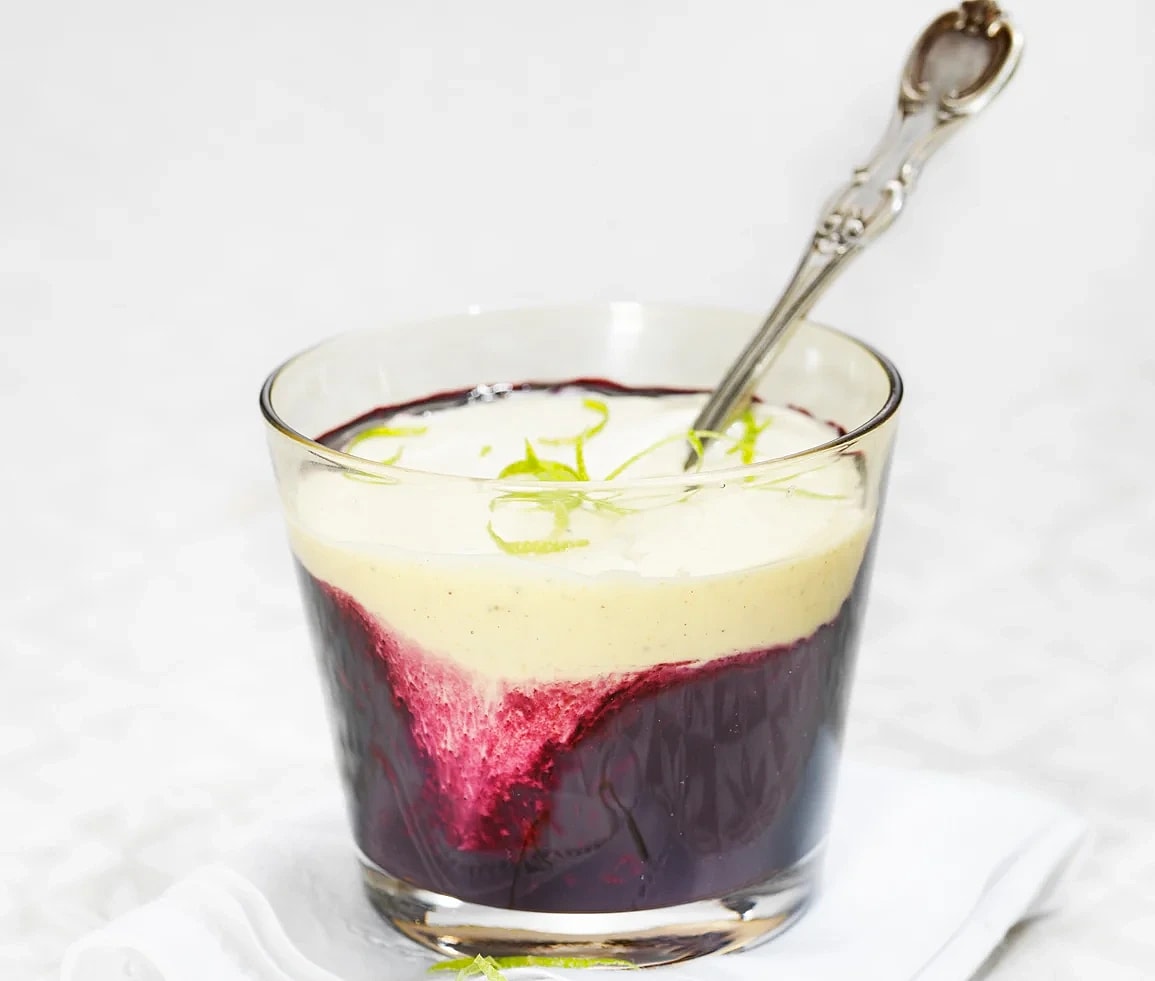 Blåbärskompott med lime- och kardemummakvarg
