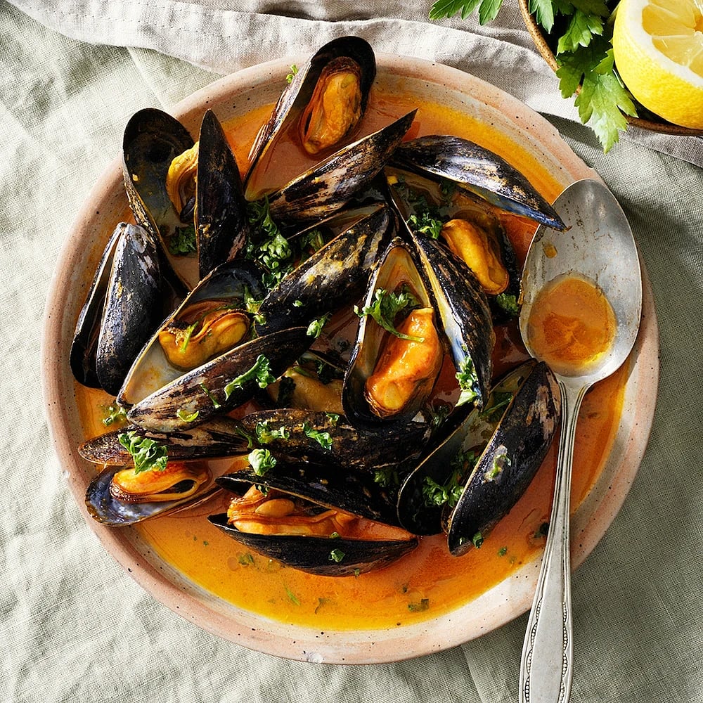 Blåmusslor med pimentón, vitlök och vitt vin