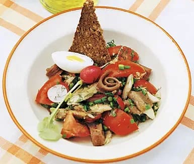 Böcklingsallad med mörkt bröd