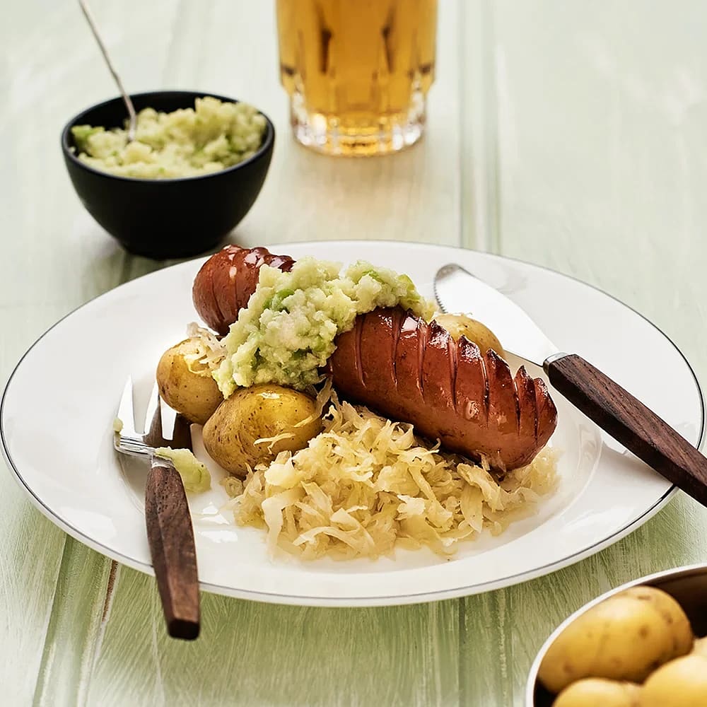 Bockwurst med surkål och äppelpepparrot