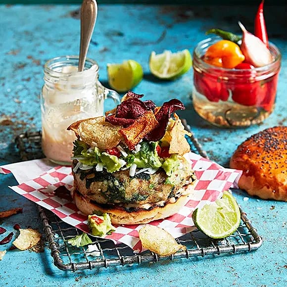 Bön- och spenatburgare med solrosfrön och halloumi