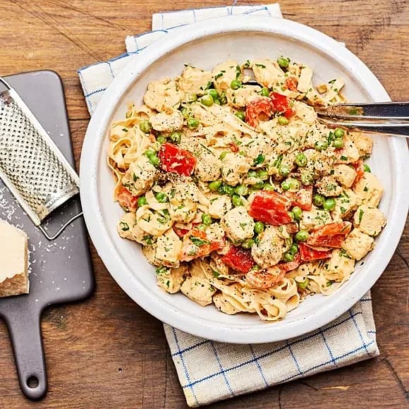 Bönpasta med quorn, ärter och paprika