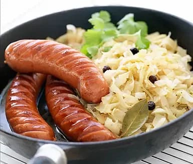 Bratwurst med syrad vitkål
