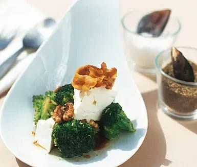 Broccoli- och fetaostsallad