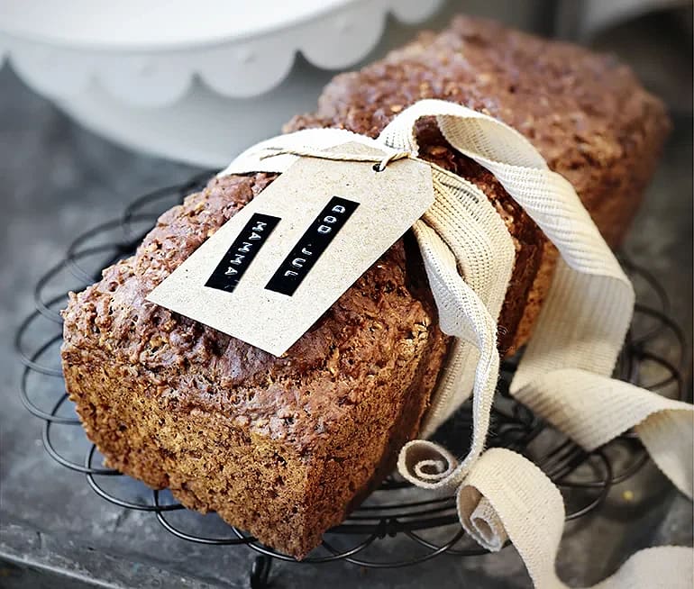 Bröd med lingon och vört