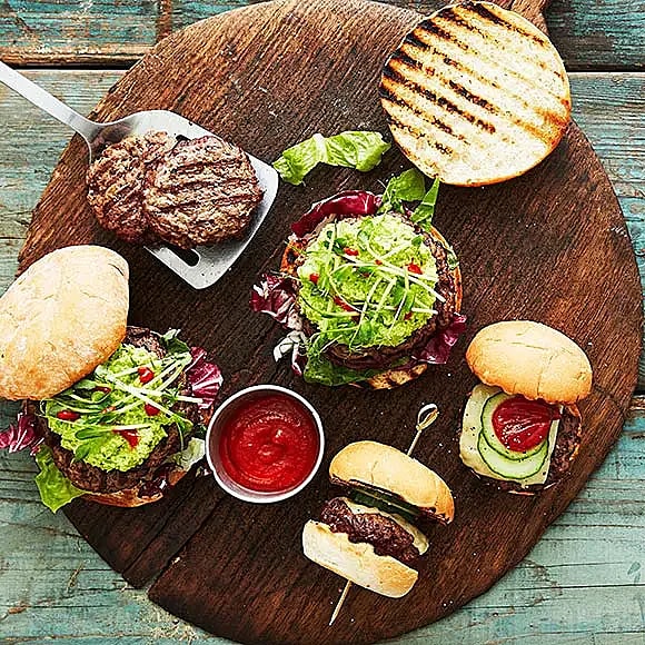 Burgare med avokado- och bönröra
