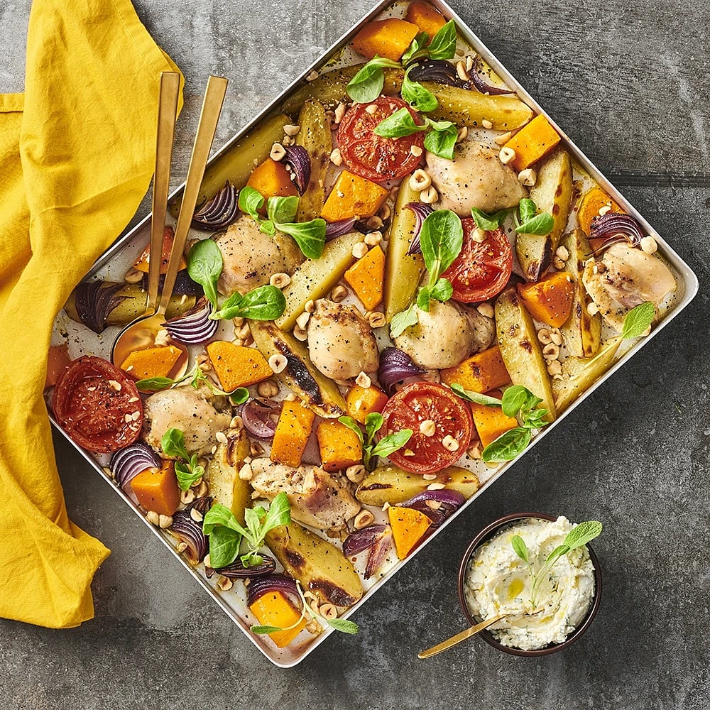 Butternut pumpa i ugn med potatis, kycklinglår och ostkräm