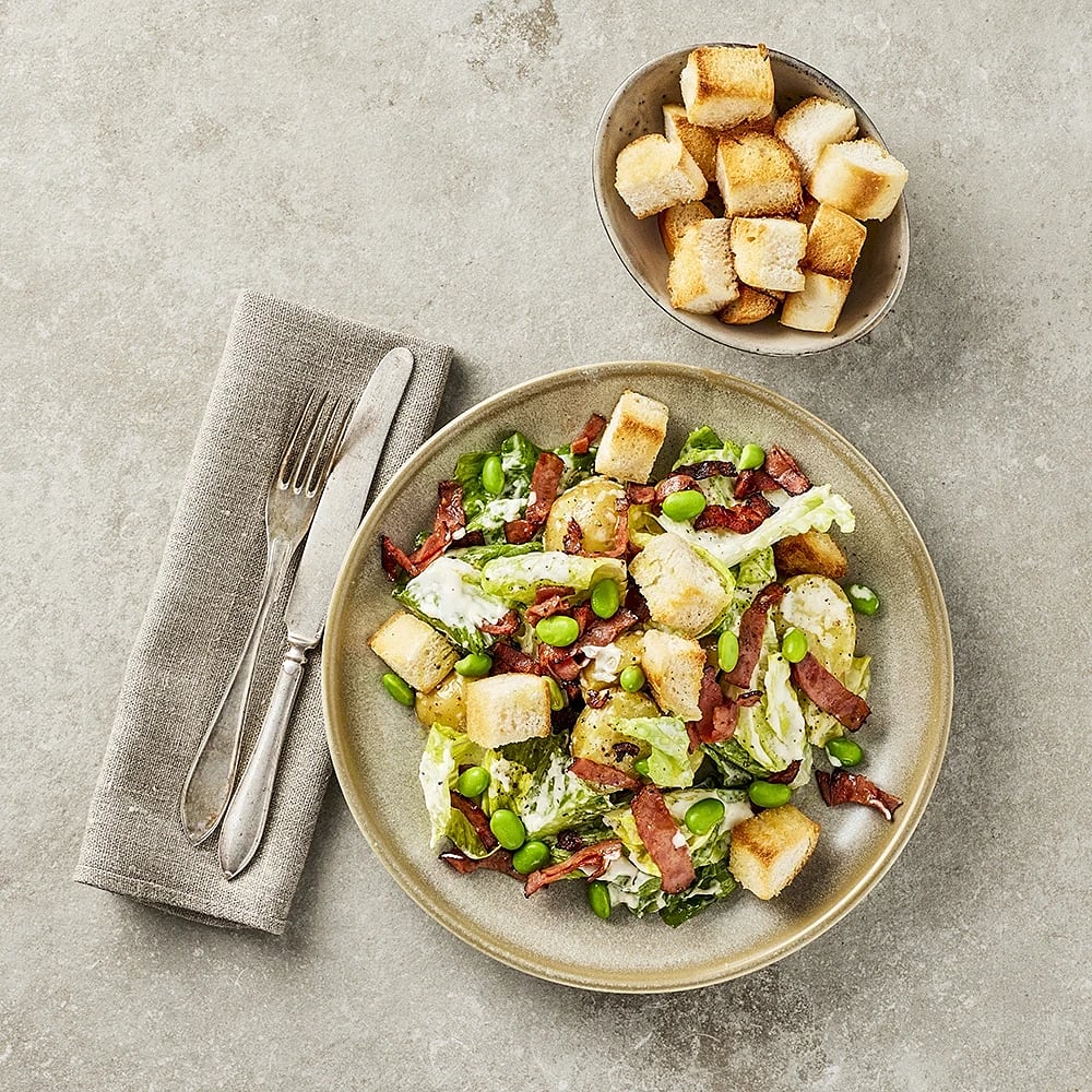Caesarsallad med kalkonbacon