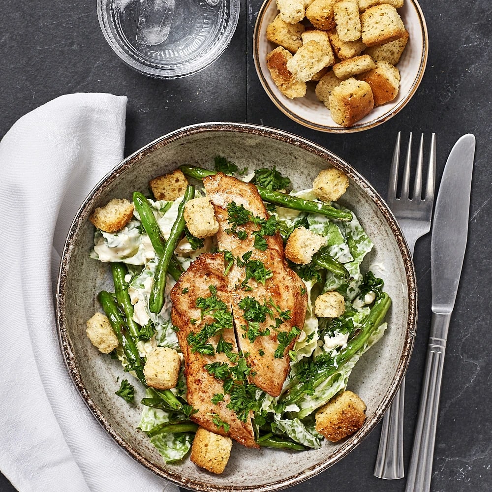 Caesarsallad med persiljestekt kyckling