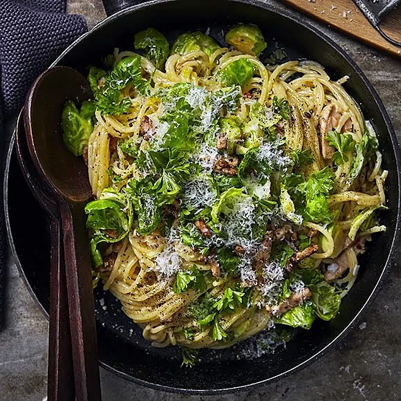 Carbonara med julskinka och brysselkål