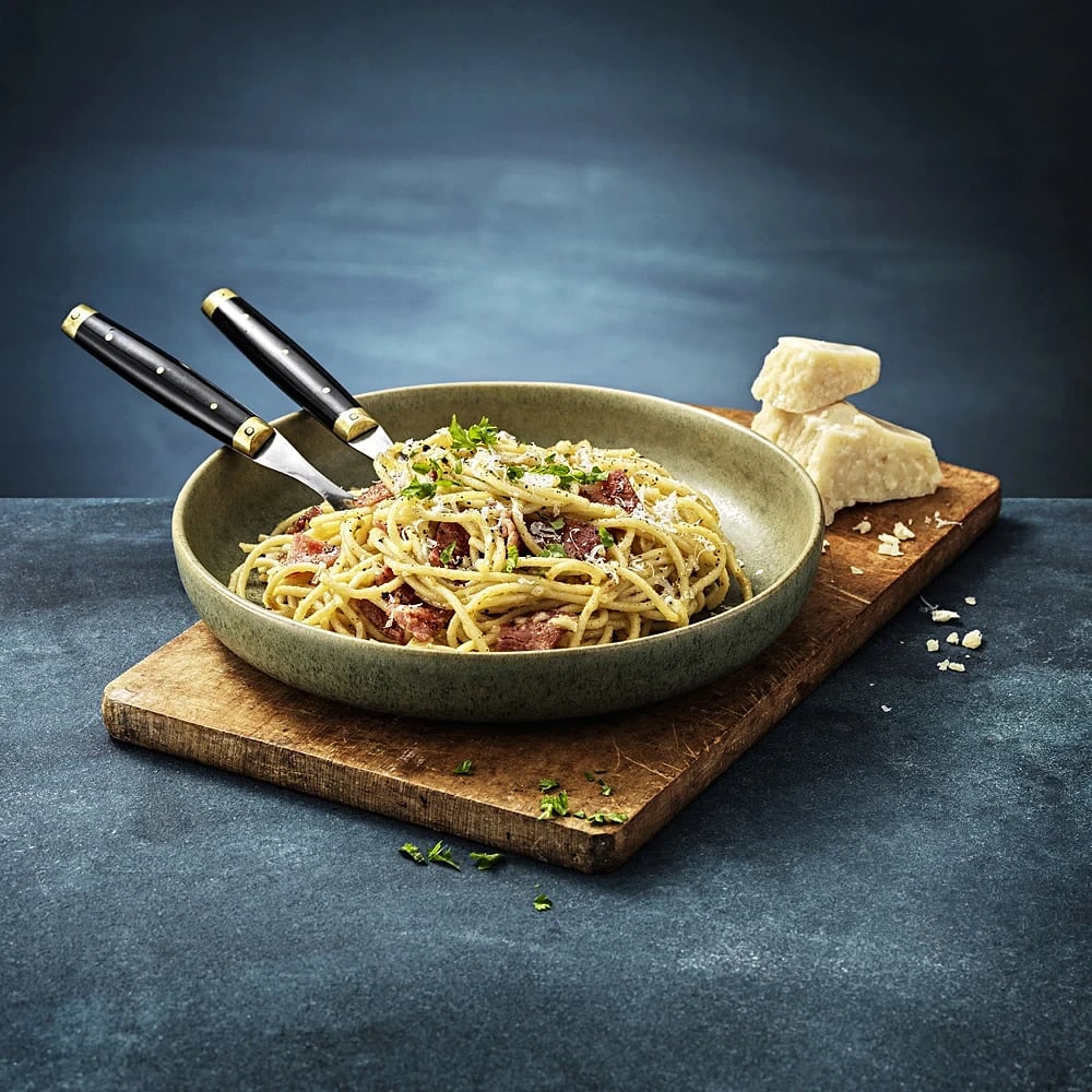 Carbonara med kycklingbacon och parmesanost