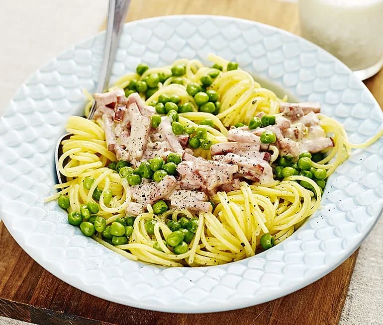 Carbonara på rökt skinka med ärter