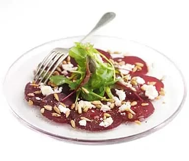 Carpaccio på rödbeta med chèvre