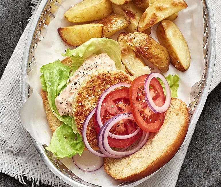 Cashewburgare med gurkyoghurt