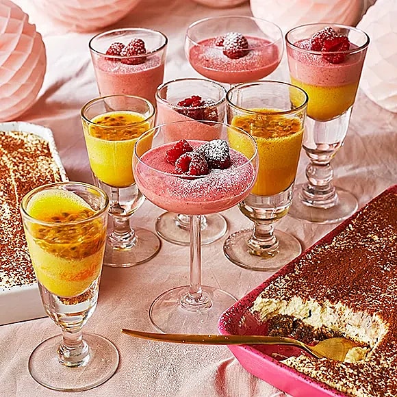 Champagnemousse med mango och hallon