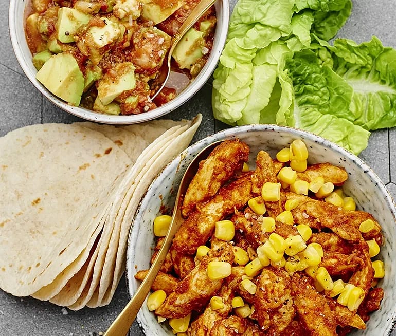 Chickenfajitas med avokadosalsa