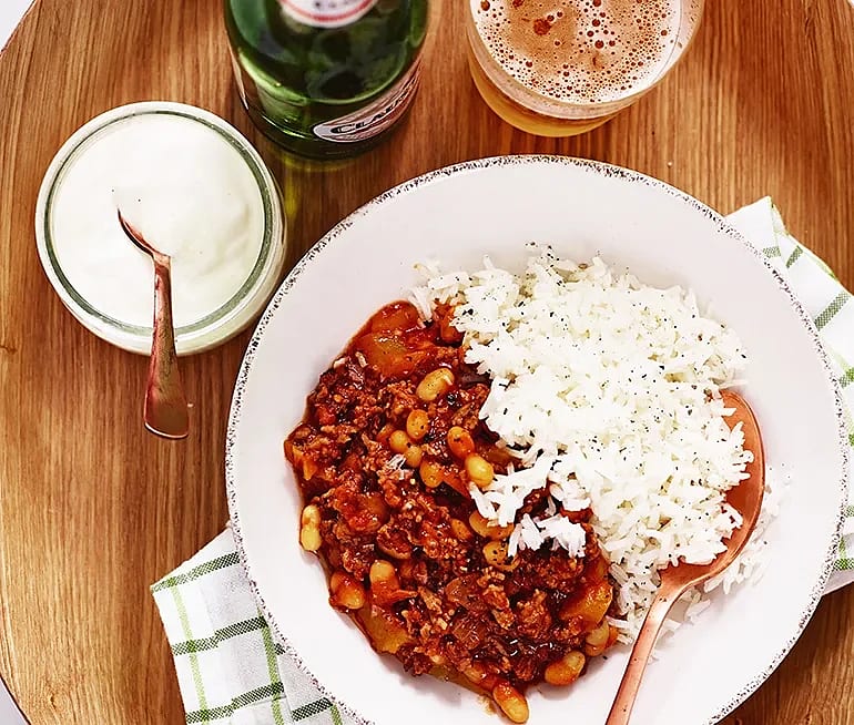 Chili con carne med vita bönor och gräddfil