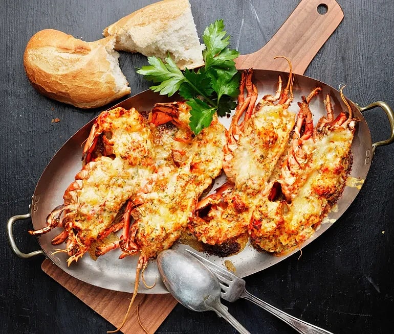 Chiligratinerad hummer