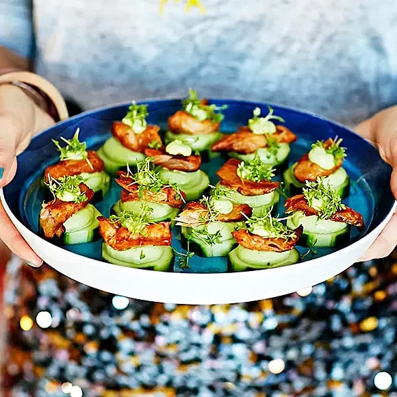 Chiliheta vegobitar med avokadokräm