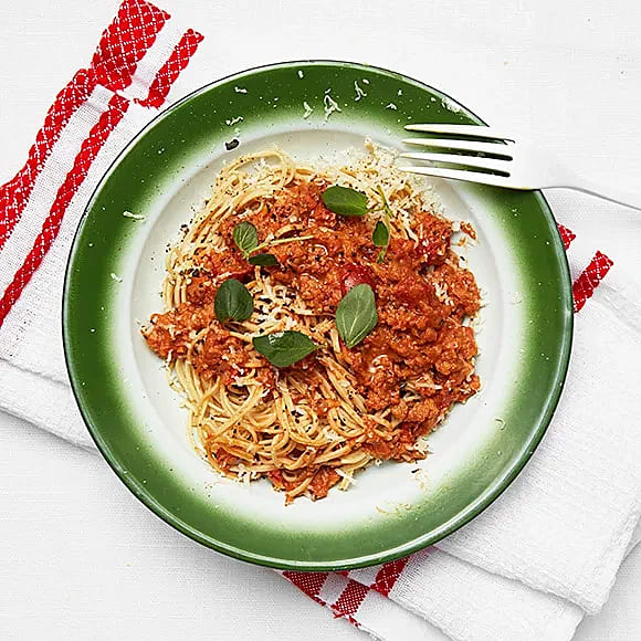 Chilistingad sojafärssås med pasta