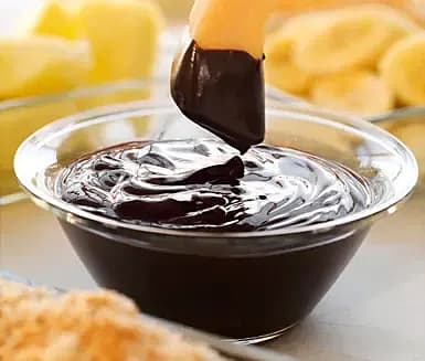 Chokladfondue med exotisk frukt och rostad kokos
