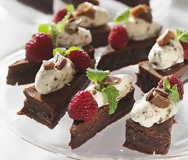 Chokladkaka med daimgrädde