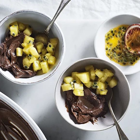 Chokladkräm med ananas och passionsfrukt