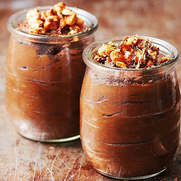 Chokladmousse på kakao med jordnötscrunch