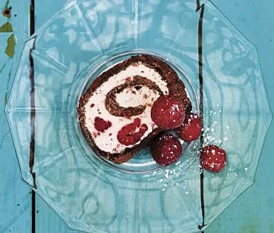 Chokladrulltårta med hallonlakrits