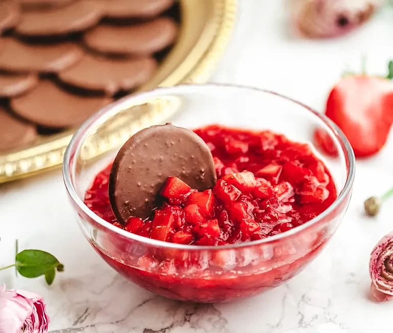 Chokladtapas med jordgubbssalsa