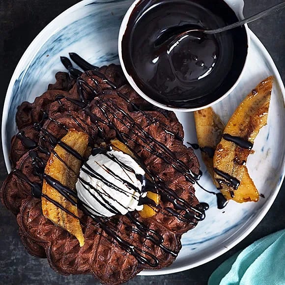 Chokladvåfflor på mörk choklad med stekt banan